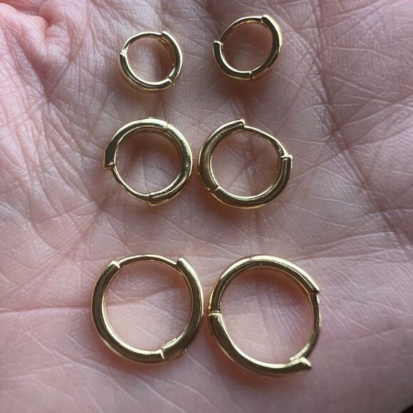 Huggie Hoop Earrings • Minimalist Earrings • Dainty Earrings • Delicate Earrings - Picture 7 of 7